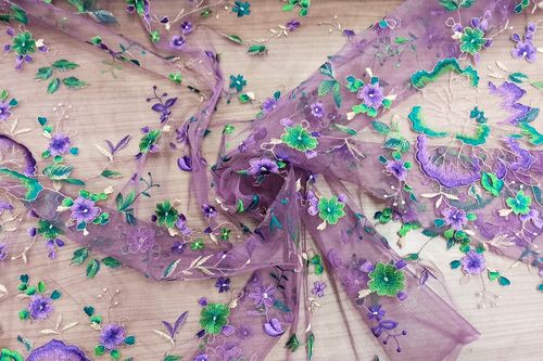 Tul bordado flores Violetas